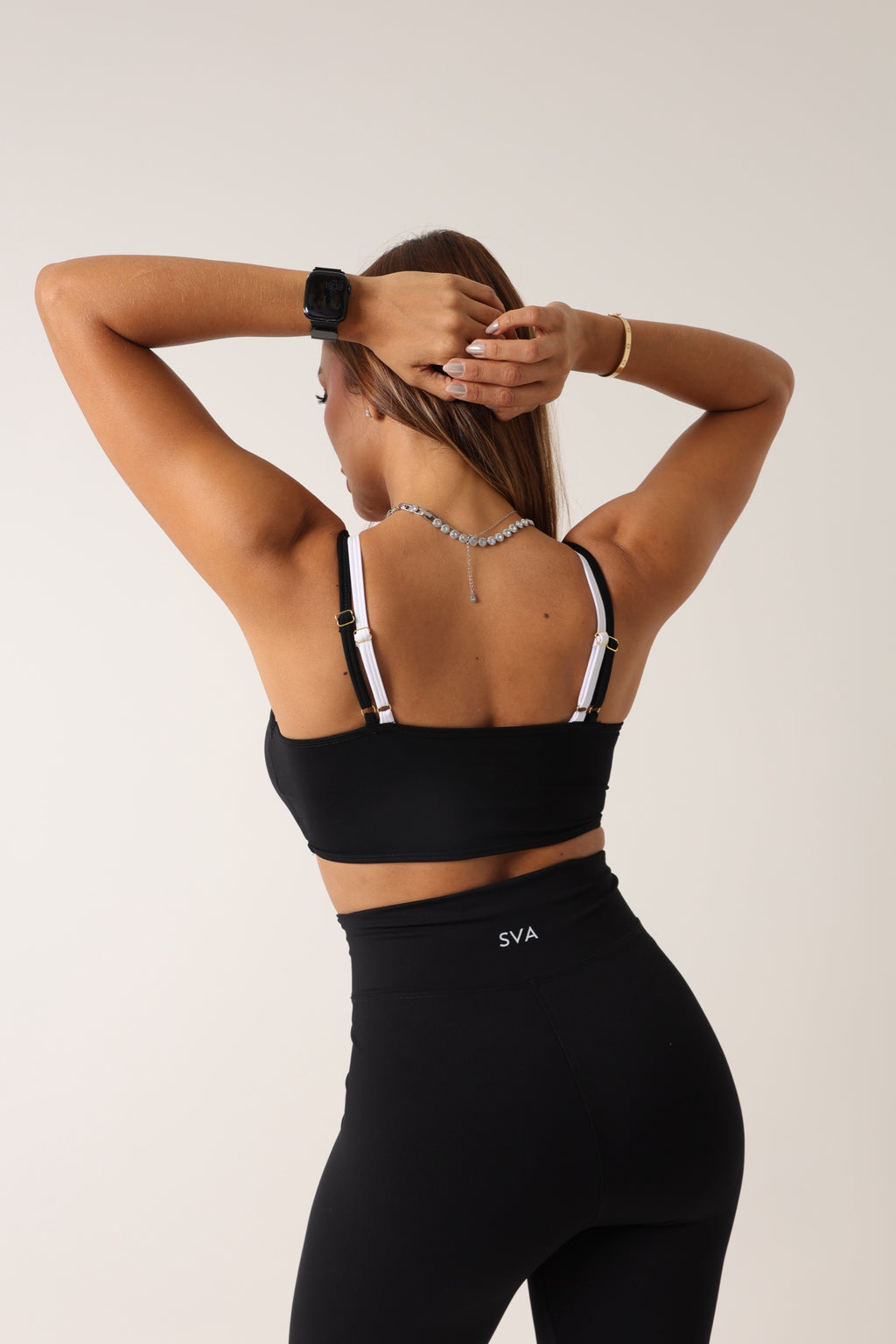 Cropped Cecília Preto com Branco - moda fitness SVA - look
