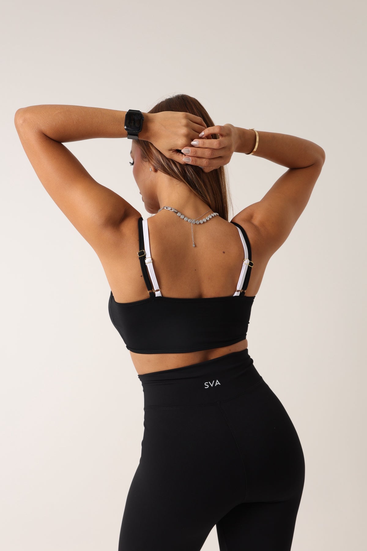 Cropped Cecília Preto com Branco - moda fitness SVA - look