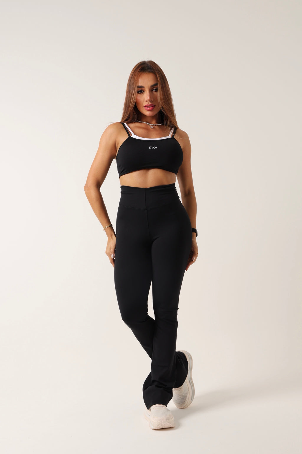 Cropped Cecília Preto com Branco - moda fitness SVA - look