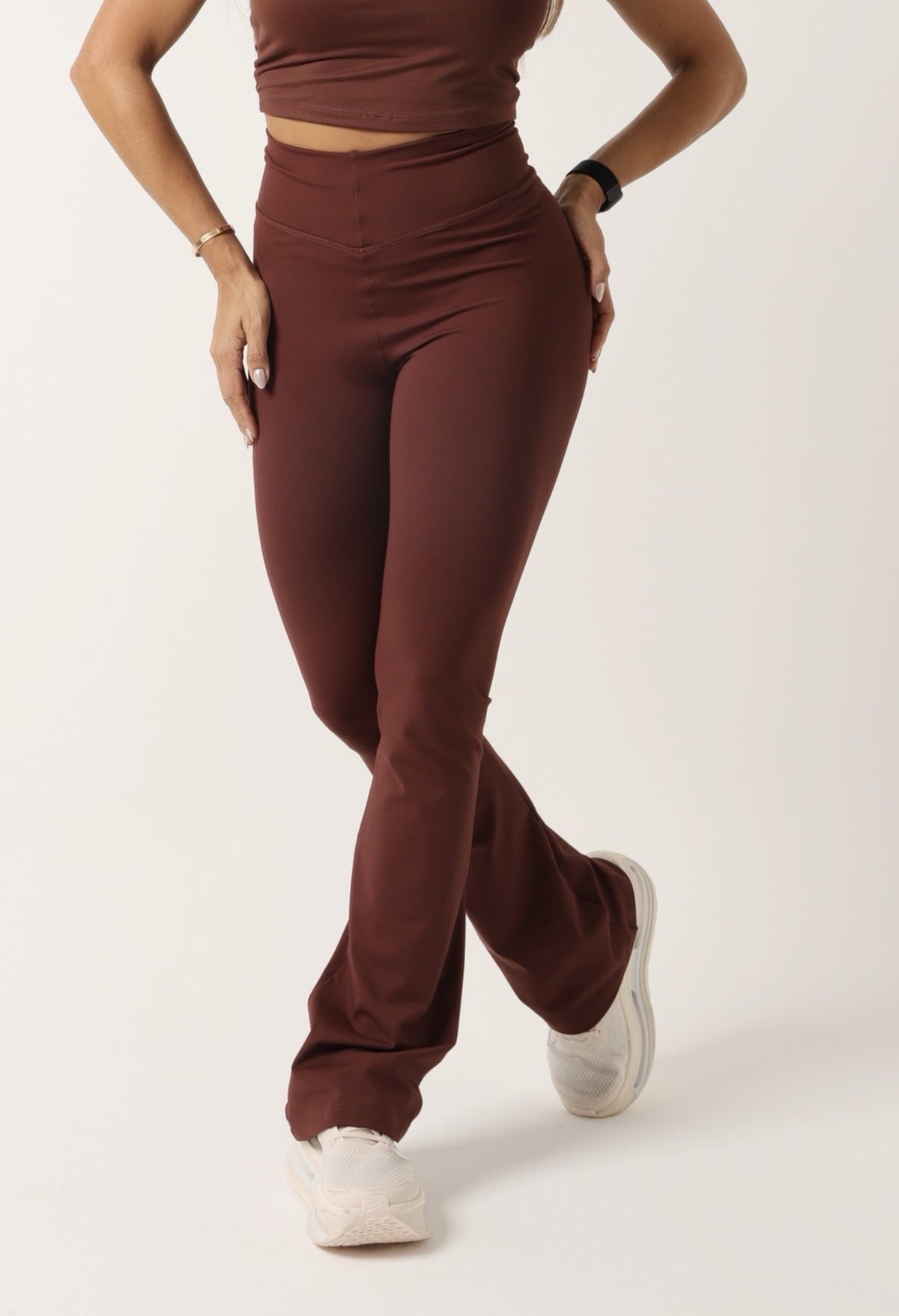 Legging Flare Basic Marrom Escuro - moda fitness SVA - look