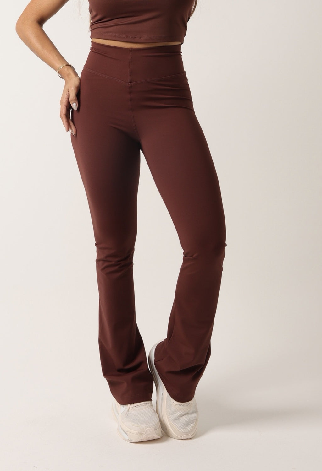 Legging Flare Basic Marrom Escuro - moda fitness SVA - look
