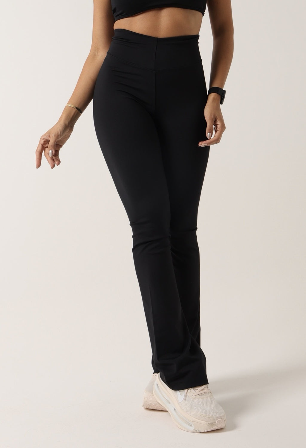 Legging Flare Basic Preto - moda fitness SVA - look