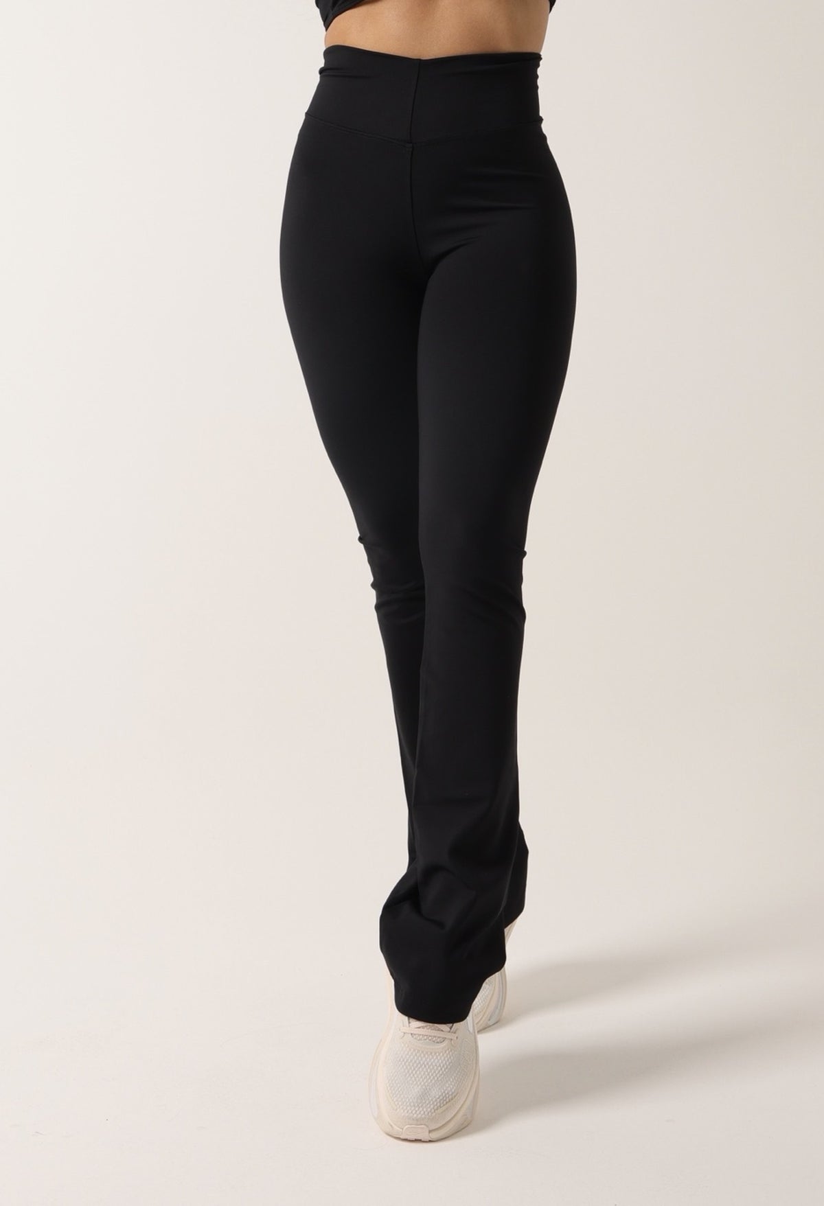 Legging Flare Basic Preto - moda fitness SVA - look